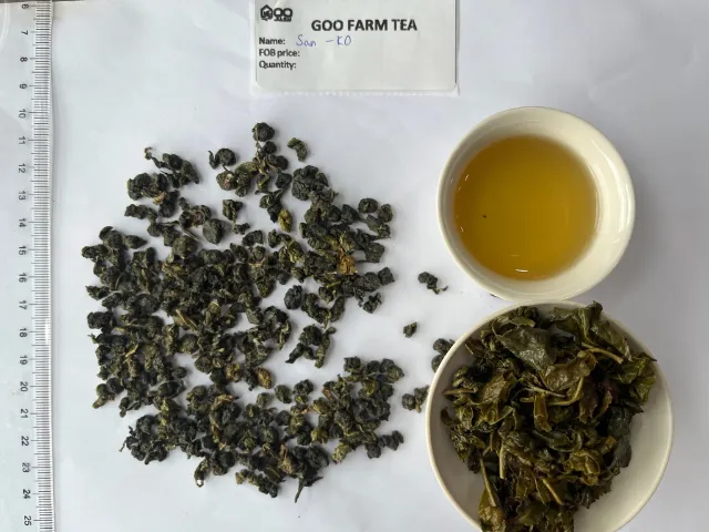 شاي أولونغ Jin Xuan الفيتنامي من Goo Farm: كرات خضراء صغيرة مشدودة