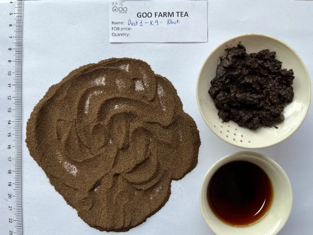 غبار شاي فيتنامي من الدرجة الأولى من Goo Farm: مسحوق شاي أسود ناعم داكن اللون