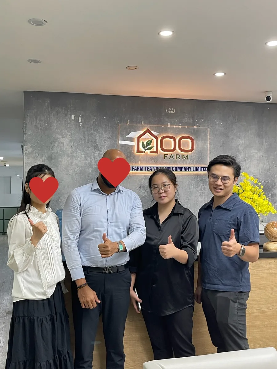 Visiting customer and Goo Farm staff at the Hanoi office